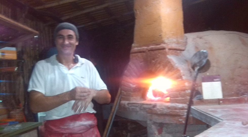 PIZZA, FORNI A LEGNA E VINI ABRUZZESI: RENATO, “COSI’ HO CONQUISTATO I MESSICANI”