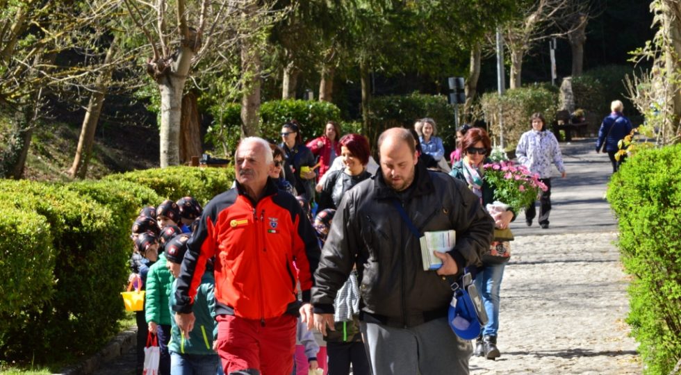 PAGANICA ‘GREEN’ FAI DA TE, BAMBINI PIANTANO FIORI ALLA MADONNA D’APPARI