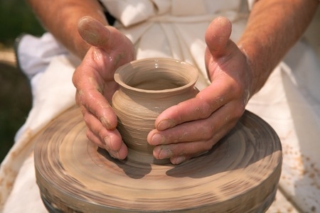 CERAMICA, OREFICERIA E ARTE SARTORIALE: L’AQUILA E NAPOLI INSIEME PER LA VALORIZZAZIONE DELLE IMPRESE LOCALI
