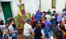 TRADIZIONI: TOUR SPALLATA IN CINQUE PAESI SALUTA ARRIVO DEL MAGGIO