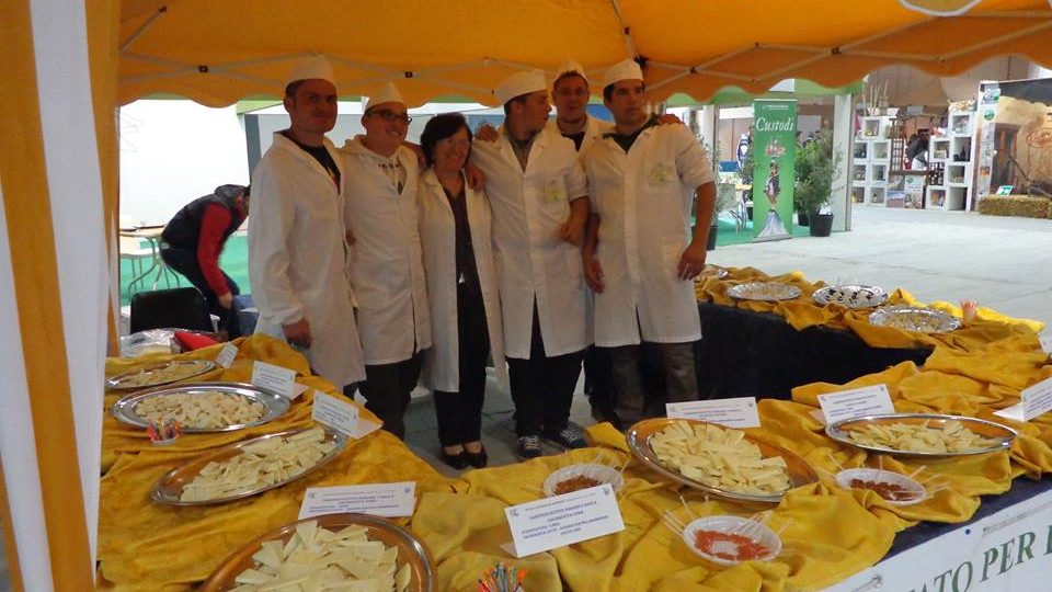 PICCOLI CHEF CRESCONO: SABATO ALL’AQUILA STUDENTI CUCINANO CON LO ZAFFERANO