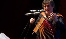 MUSICA: DDU BOTTE, A PENNE OMAGGIO ALLA PREMIATA DITTA ALPARIZIO PALMA