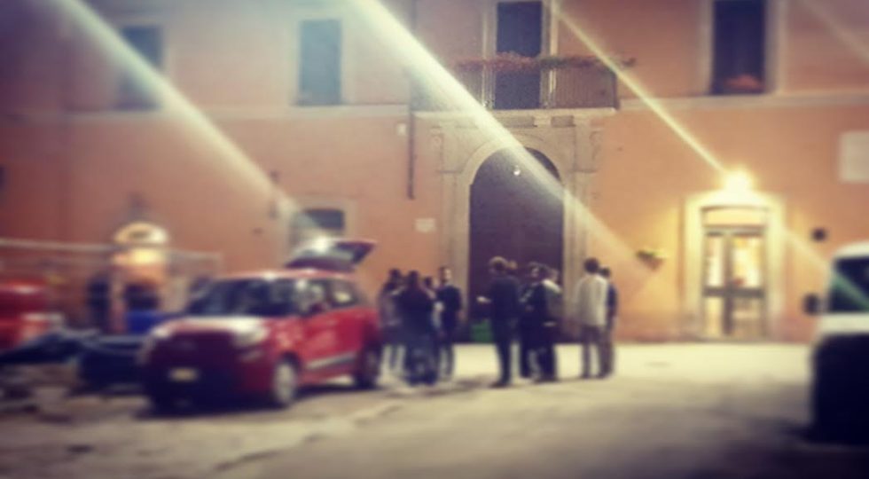 L’AQUILA: MOVIDA A COLPI DI BOTELLON INDIGNA E DANNEGGIA COMMERCIANTI