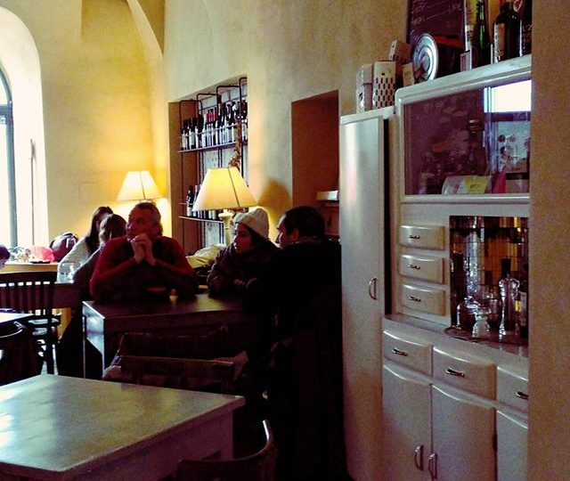 ALL’OSTERIA PANTASIMA DELL’AQUILA CENA SENSORIALE CON MENÙ A SORPRESA