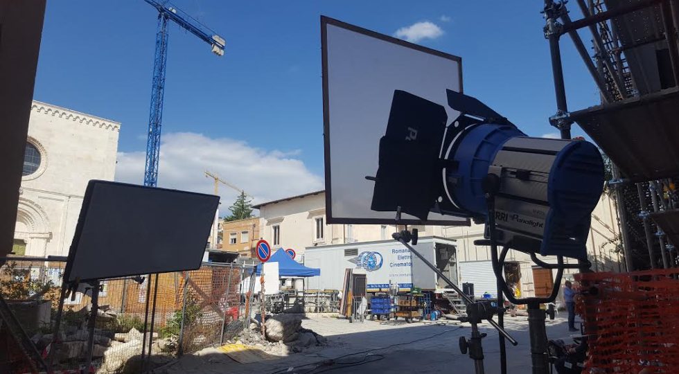 L’AQUILA SET A CIELO APERTO, IL PICCOLO PIERPAOLO COMPARSA PER MARCO RISI