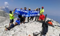 DALLA CIMA DEL MONTE CAMICIA UN APPELLO PER L’ACQUA DEL GRAN SASSO