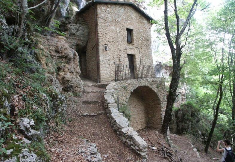 GLI EREMI D’ABRUZZO VALORIZZATI DALL’ARTE CONTEMPORANEA