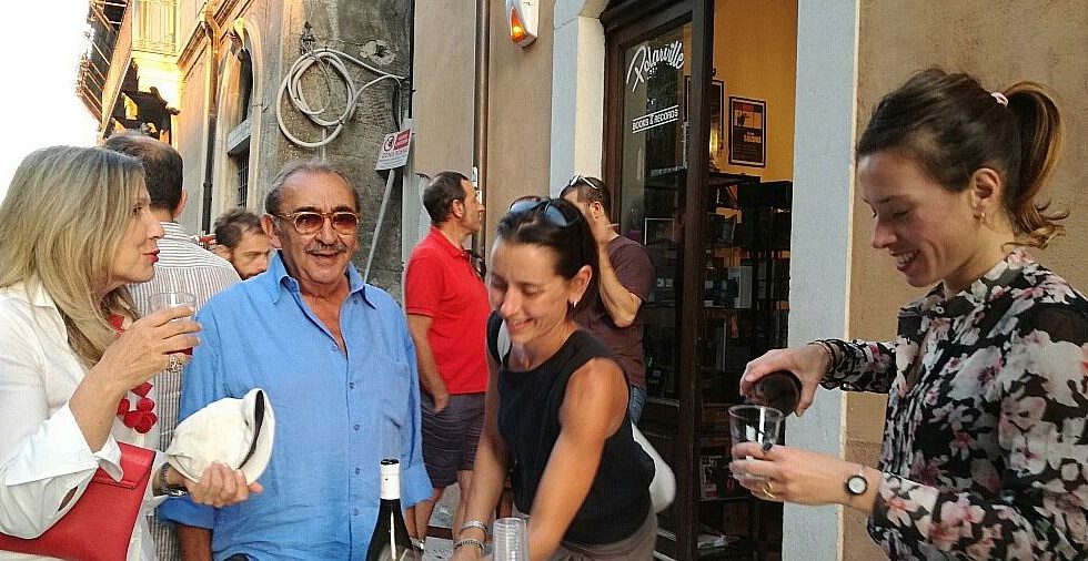 VINI E VINILI, VIAGGIO TRA GLI ARTIGIANI DEL SUONO (E DEL GUSTO)