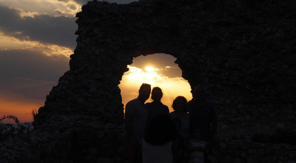 SUONI, COLORI E SAPORI SULLE ROVINE DI PELTUINUM