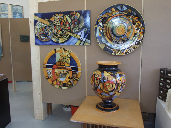 CASTELLI MOSTRA LE SUE CERAMICHE PER CELEBRARE LA SCUOLA D’ARTE E RIPARTIRE