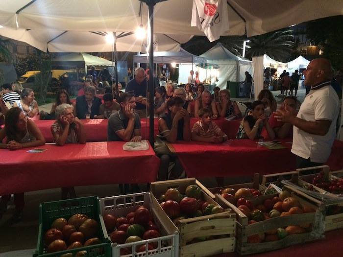 ROSSO MA NON TROPPO: A FRANCAVILLA SI CELEBRA IL POMODORO A PERA D’ABRUZZO