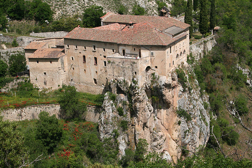 DUE CAMMINI ATTRAVERSO LA STORIA DELL’ABRUZZO PER RILANCIARE IL TURISMO