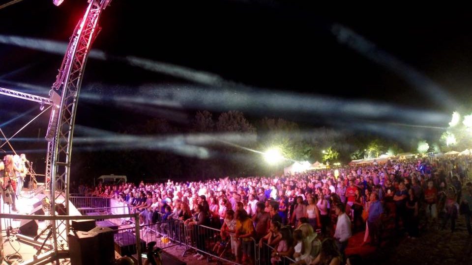 FOLLA ALLA FESTA DEL CONTADINO DI TORNIMPARTE E AL CONCERTO DEI MODENA CITY RAMBLERS