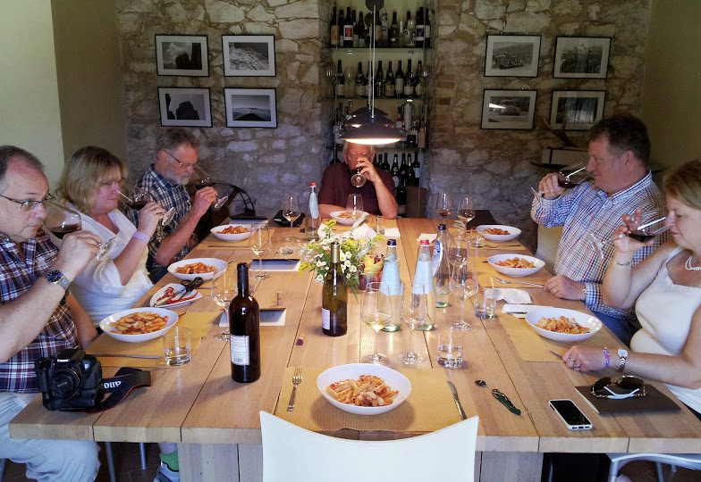 ABRUZZO WINE SAFARIS: ALLA SCOPERTA DI TERROIR, CIBO E BUON VIVERE PER INTENDITORI STRANIERI