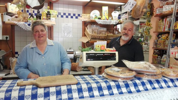 CAPITIGNANO, ANTONIA RESISTE AL SISMA CON LA SUA “BAITA DEL PROSCIUTTO”