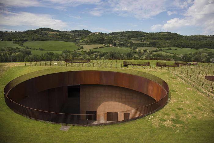 VIAGGIO NELLE CANTINE DELLE ARCHISTAR NEL LIBRO DI VALENTINA VENTURI