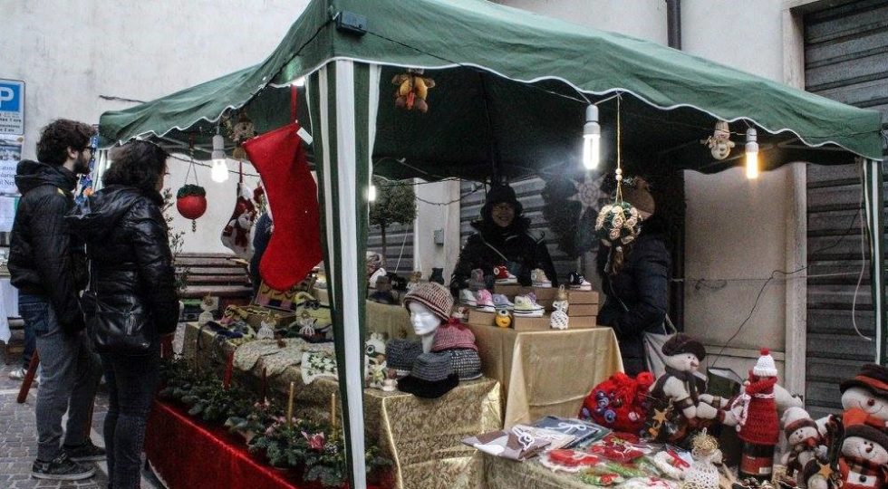 A ISOLA DEL GRAN SASSO TORNANO I MERCATINI DI NATALE