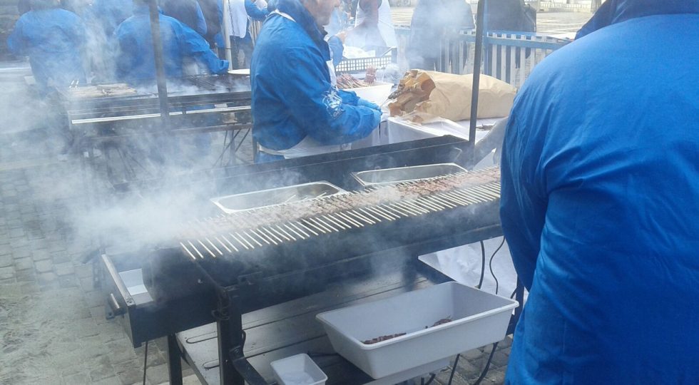 GLI ARROSTICINI ABRUZZESI PROTAGONISTI ALLA “NOTT DE BISÒ” DI FAENZA
