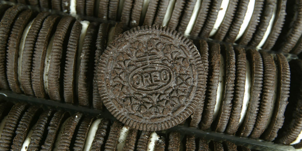 MILKA E OREO ASSUMONO GIOVANI PER ASSAGGIARE CIOCCOLATO