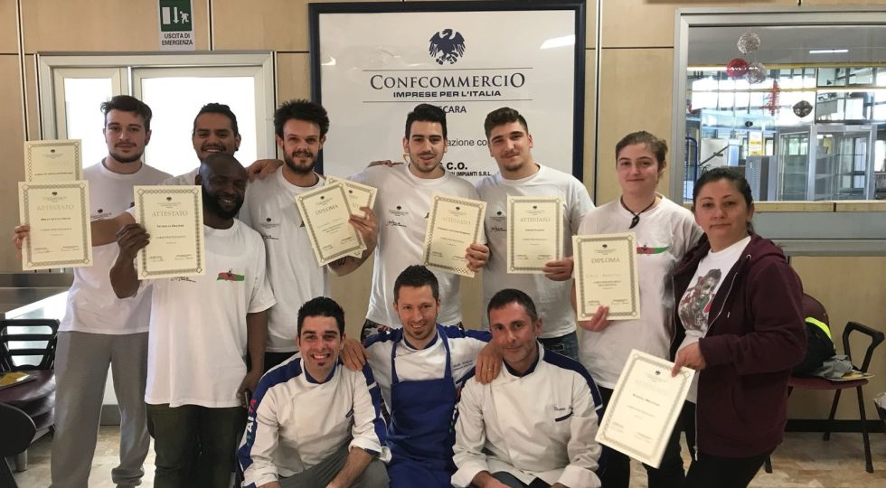 PIZZAIOLI, IN OTTO SI DIPLOMANO AL CORSO DELLA CONFCOMMERCIO DI PESCARA