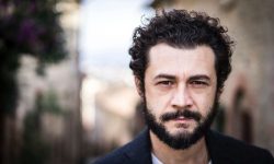 VINICIO MARCHIONI E FRANCESCO MONTANARI, “UNO ZIO VANJA” IN TEATRI D’ABRUZZO
