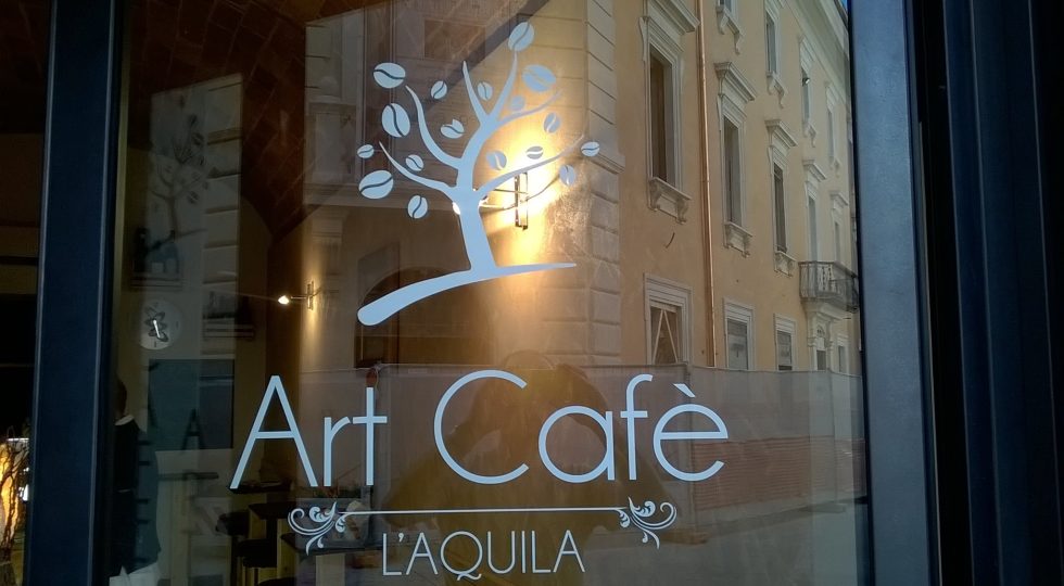 PASQUA, ALL’ART CAFÈ DELL’AQUILA LA TRADIZIONALE COLAZIONE DI MARIO MACCARONE