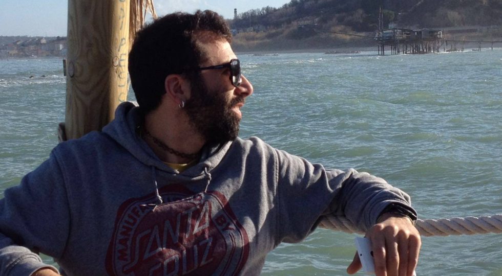 UN MARINAIO PUNK SOLCA IL MARE D’ABRUZZO: LA STORIA DI FILIPPO DELLA FAZIA DA SAN VITO CHIETINO
