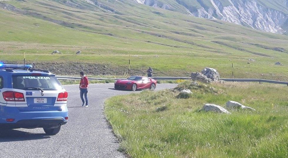 IL GRAN SASSO CON LA NUOVA FERRARI SULLA BBC NELLA TRASMISSIONE TOP GEAR