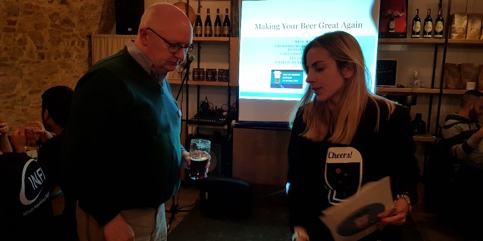 A SCUOLA COL BEER PROFESSOR, L’ARTE ARTIGIANALE DEL LUPPOLO CHE PARTE DAL BASSO