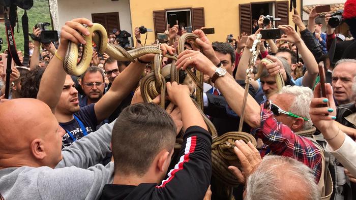 IN MIGLIAIA A COCULLO PER LA FESTA DEI SERPARI