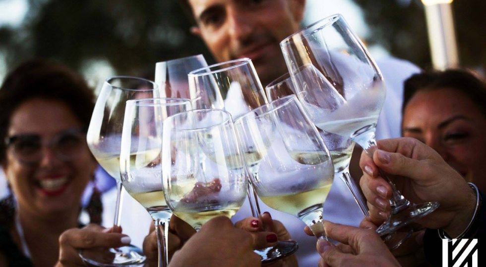 “MILLE BOLLE-BOLLICINE IN MOVIMENTO” IN PIAZZA A RIVISONDOLI CON ETICHETTE ABRUZZESI E FRANCESI