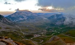 “SI FA IL CAMMINO CON L’ANDARE”: WEEKEND DI STORIA E CULTURA, TRA L’AQUILA E IL GRAN SASSO