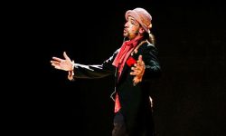“…E CHE VARIETÀ NEI CANTIERI”, ALL’AQUILA SI RIDE CON UN VIAGGIO ONIRICO TRA TEATRO E CIRCO