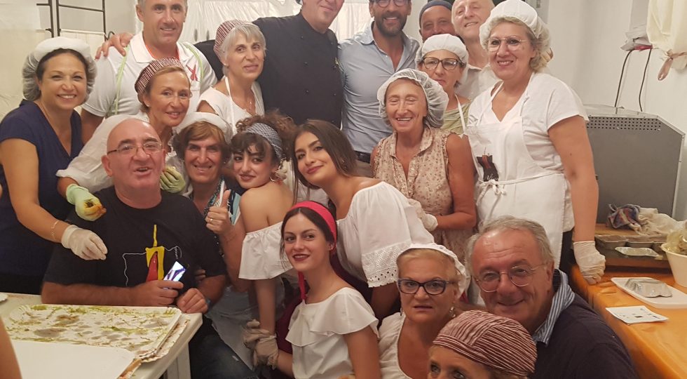 PEPERONE DOLCE, AL FESTIVAL DI ALTINO FONTE MANDRELLE VINCE IL PALIO DELLE CONTRADE