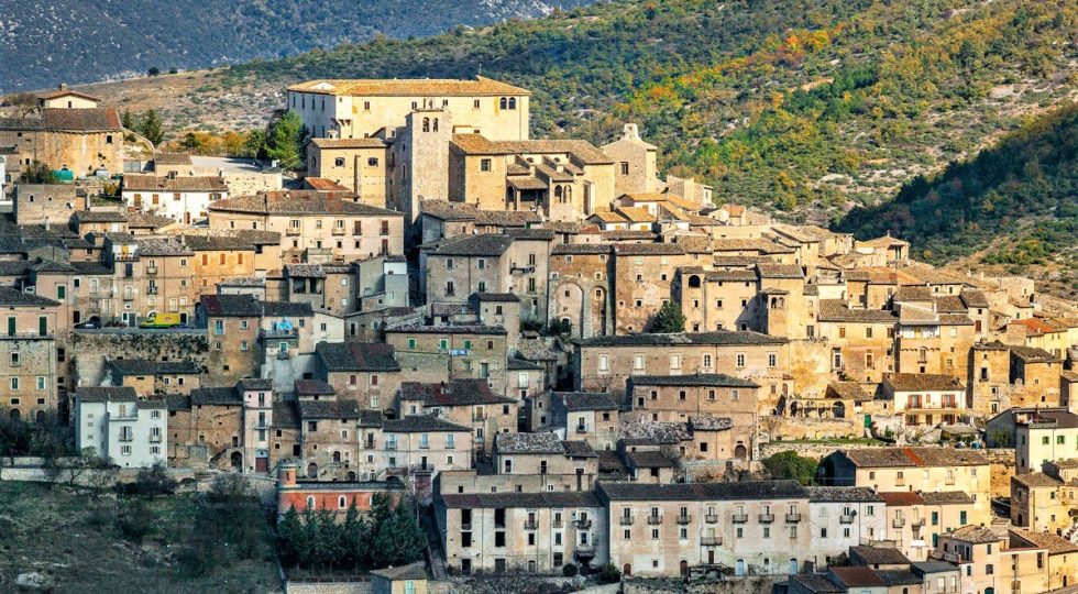 SABATO A NAVELLI LA NOTTE PIÙ BELLA DEI BORGHI CON SAPORI E PROFUMI DEI PIATTI TIPICI