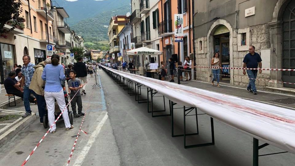 A CASTEL DI SANGRO SALSICCIA RECORD DA 450 METRI