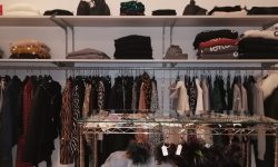 L’AQUILA, IN VIA FILOMUSI GUELFI UN NEGOZIO DI ABBIGLIAMENTO LOW COST