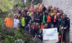 L’AQUILA, VOLONTARI RIPULISCONO LE ANTICHE MURA