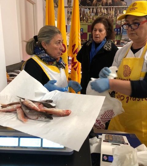 AL MERCATO DI CAMPAGNA AMICA DELL’AQUILA ARRIVA IL PESCE FRESCO