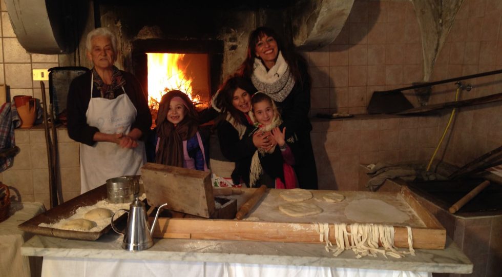 A OCRE RITI, ATMOSFERE E ANTICHE TRADIZIONI CON IL PRESEPE VIVENTE DEI BAMBINI