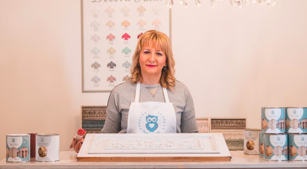 DARE NUOVA VITA A MOBILI E COMPLEMENTI D’ARREDO: LE VERNICI SHABBY CHIC DI SILVIA FALCONE