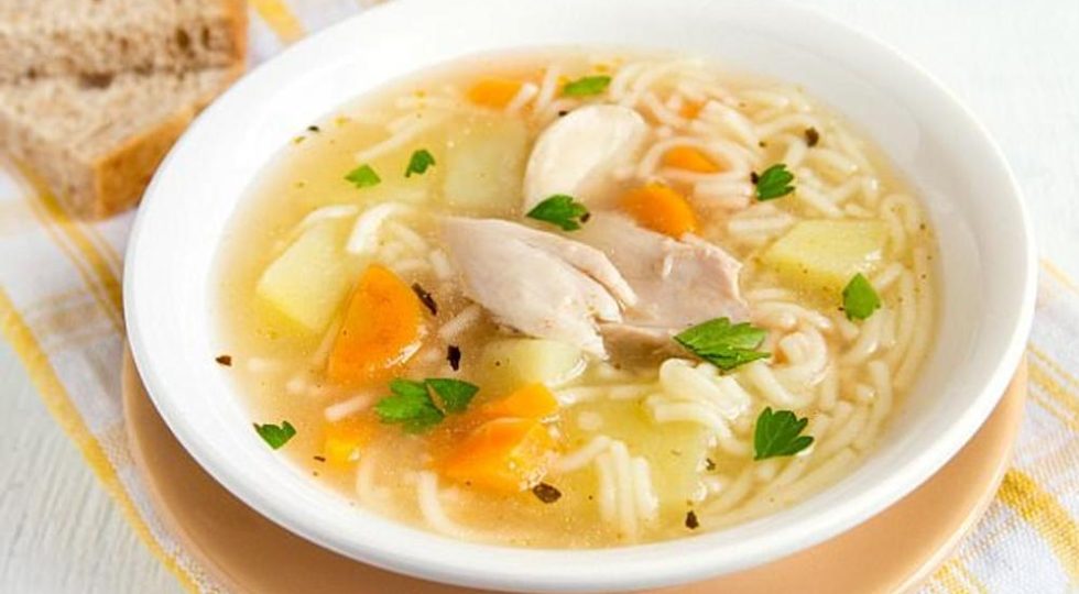 IL BRODO DI POLLO HA EFFETTI BENEFICI SUL RAFFREDDORE