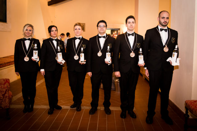 I sommelier in servizio durante la cena di gala
