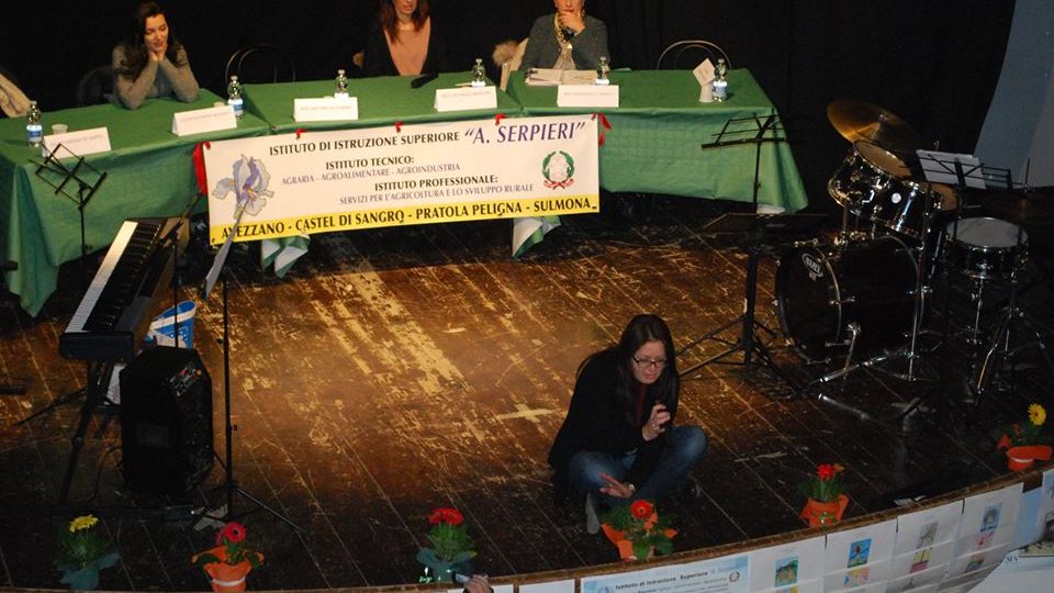 “VESTI IL VINO”, A PRATOLA PELIGNA PREMIATI STUDENTI PER ETICHETTA DEL ROSSO DEL “SERPIERI”