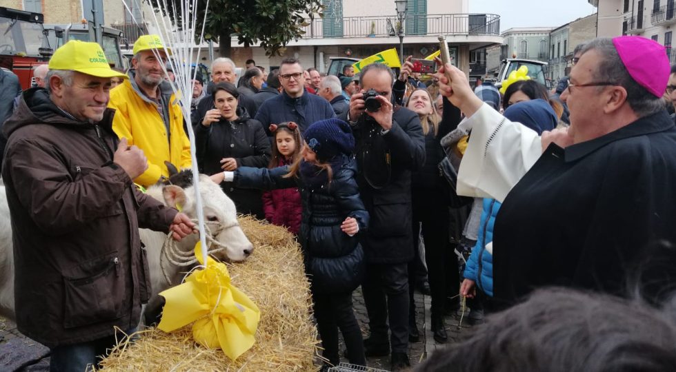 GIORNATA DEL RINGRAZIAMENTO PER IL RACCOLTO DEI CAMPI, A TERAMO SI RIPETE L’ANTICO RITO DELLA TRADIZIONE AGRICOLA