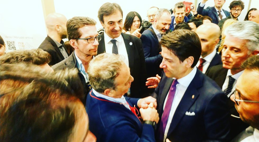 VINITALY: IL PREMIER CONTE AL PADIGLIONE ABRUZZO, “OMAGGIO A TERRA FERITA”