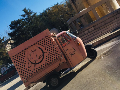 L’AQUILA SI TINGE DI ROSA PER IL GIRO, C’È ANCHE L’APEGLAM DI CATIA ROSSI
