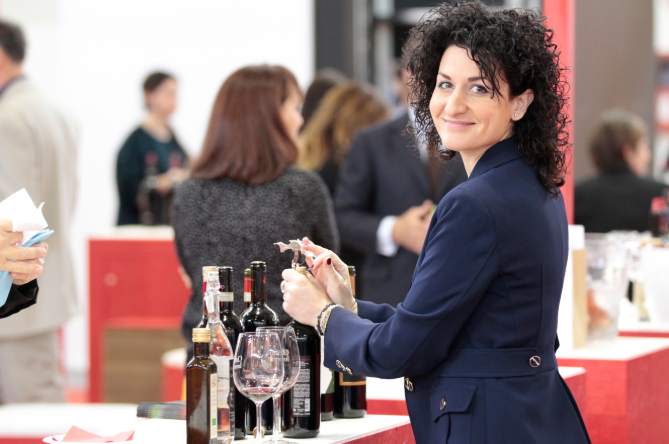 VINITALY AL VIA: È IL PIÙ GRANDE DI SEMPRE, LE DIRETTE SU VIRTÙ QUOTIDIANE