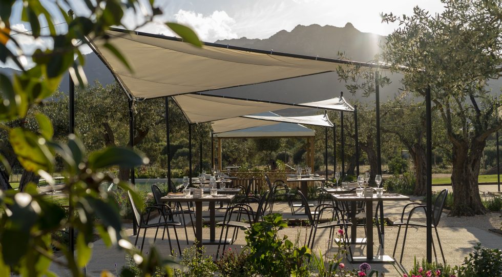 IN SARDEGNA UN RISTORANTE GOURMET IMMERSO IN UN ORTO SUL MARE