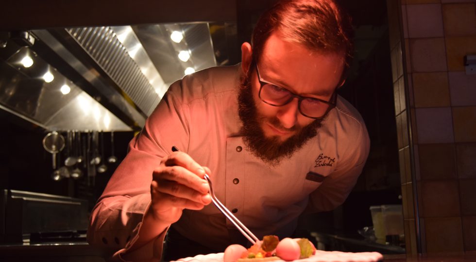 AL VIA “I 7 PECCATI DEL GUSTO” A BORGO FONTE SCURA, SI PARTE CON BARTEK ZALESKI E IL SUO OMAGGIO ALL’ABRUZZO